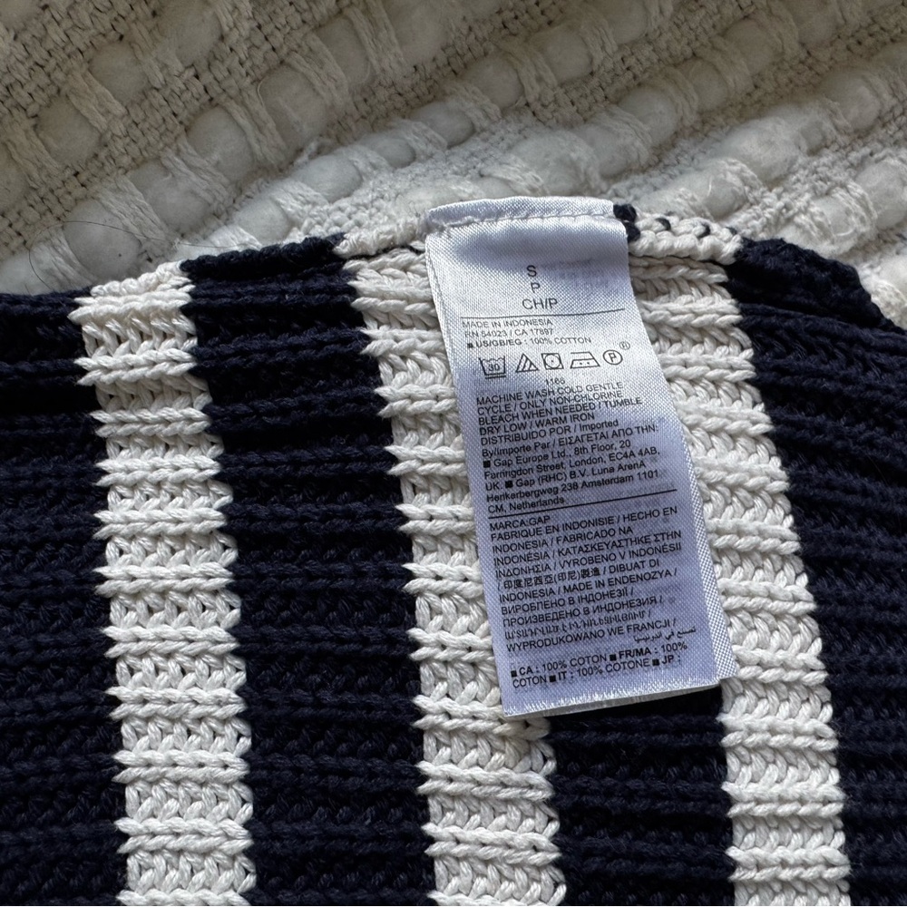 Gap | Classic Navy and White Striped V-Neck Sweater Vest | Size small - Picture 5 of 9